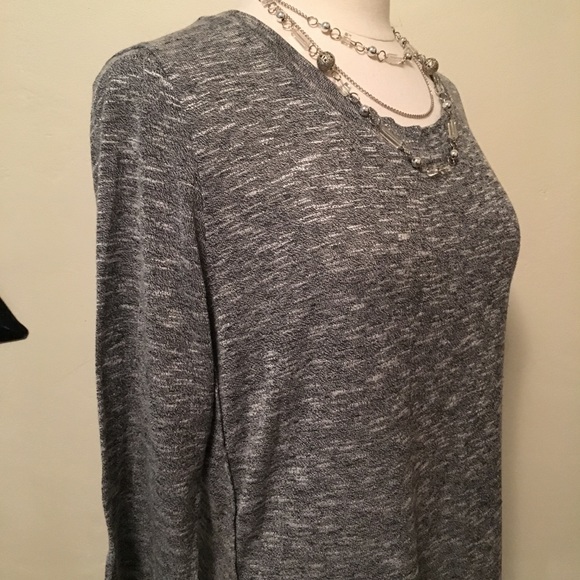 Tops - ❤️HostPick❤️Cute Gray & White knit-like long top